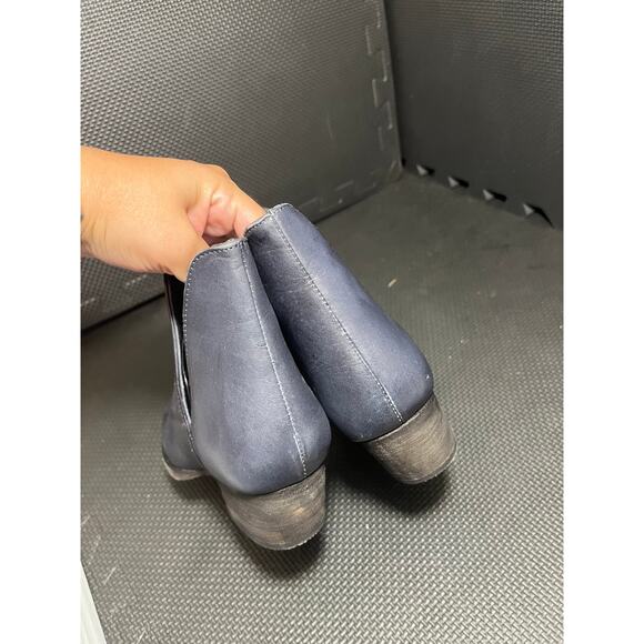 FREE PEOPLE Charm Double V Navy Blue Leather Ankle Boots Size 37.5 US 7 - Picture 6 of 8